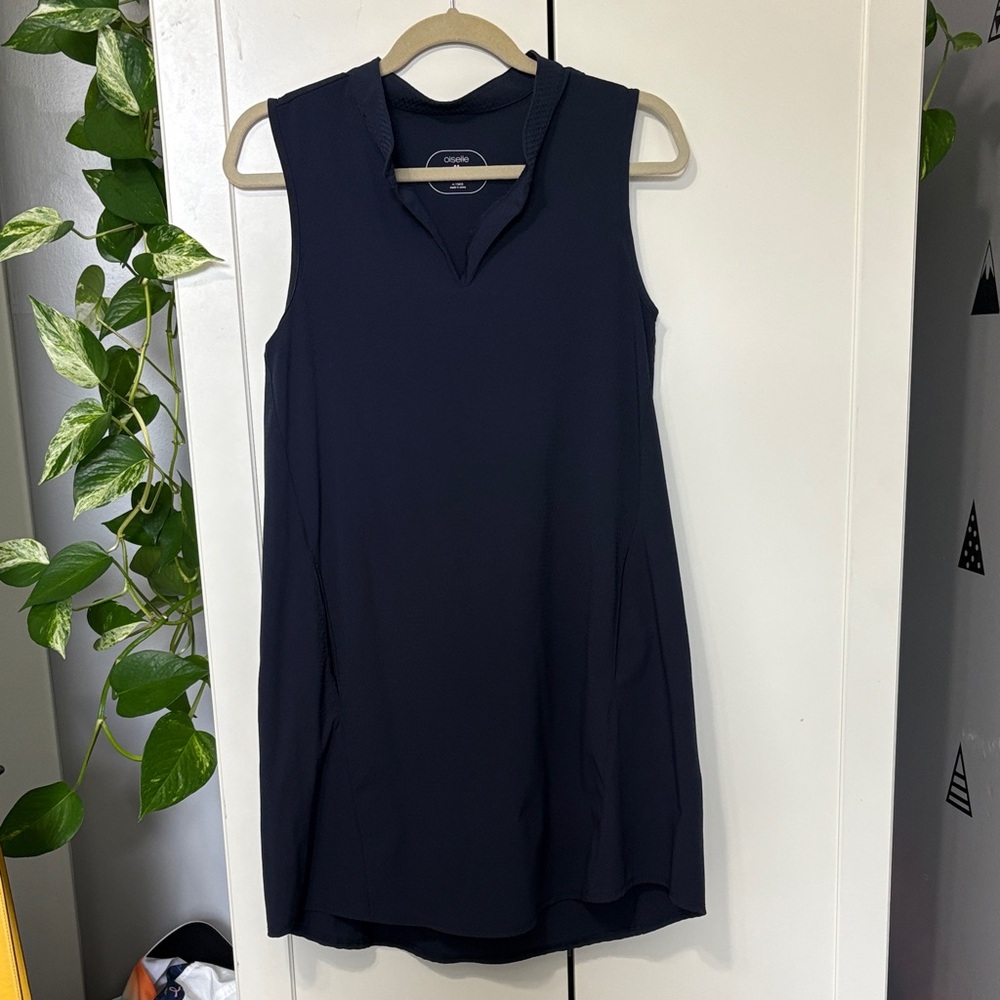 oiselle Navy Sleeveless V-Notch Shift Dress